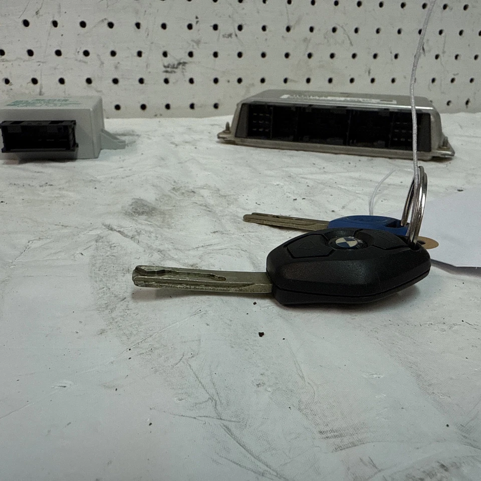 Security Set - 2001 BMW 330xi E46 Sedan Manual MS43 ECU - OEM 7509942, 6905670 - Image 2 of 4