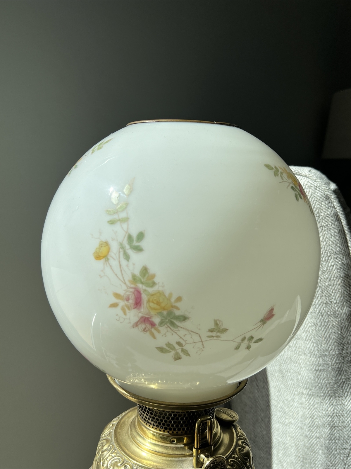 ANTIQUE SMALL GWTW OPAL GLASS BALL OIL LAMP SHADE 4” Fitter HAND