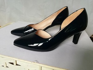 size 2 navy heels