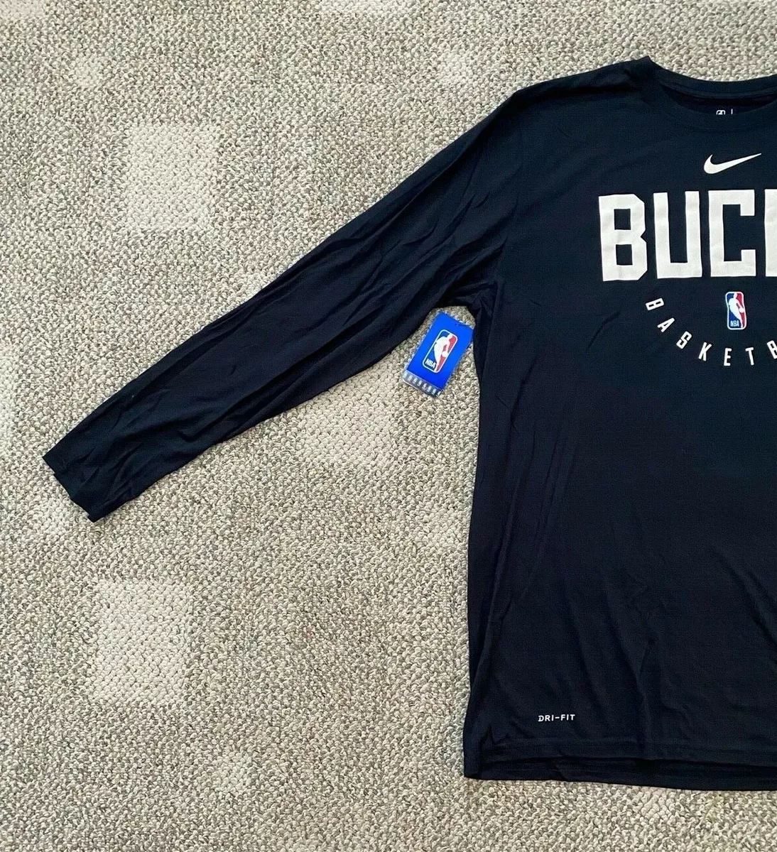 Milwaukee Bucks Nike Dri-FIT Men's Long-Sleeve NBA T-Shirt