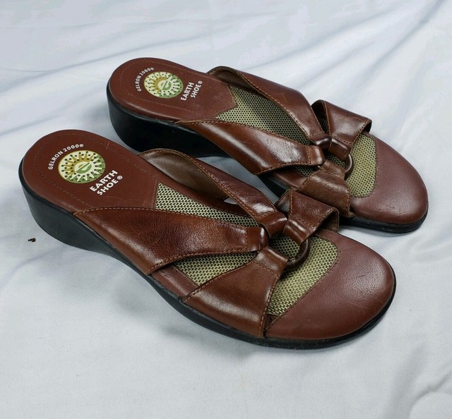 earth hyannis sandals