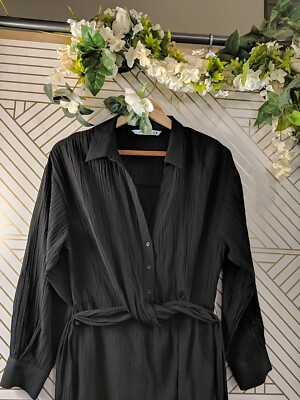 black button down dress zara Women's Collared Up Wrap Around Tie Size Medium Black and Gold Dresser Back in stock Puff sleeve Concealed back zip fastening. Size:36W X 30L