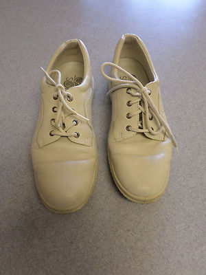 ECCO Soft beige leather, lace up walking shoes. Women's 9 (eur 40)
