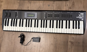 KORG X5D シンセサイザー アダプター、ケース、スタンド付き KORG X5D