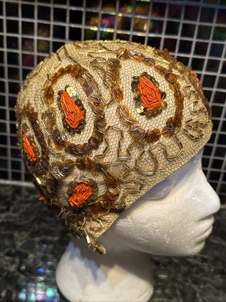 Boné antigo vintage anos 20 e 30 contas metálicas flapper bronze lantejoulas malha chapéu Deco muito bom estado - Imagem 3 de 4