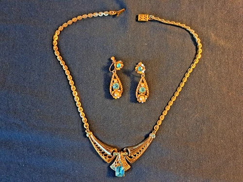 Vintage Gold Tone Art Deco Necklace and  Screw-On Earrings Jewelry Set