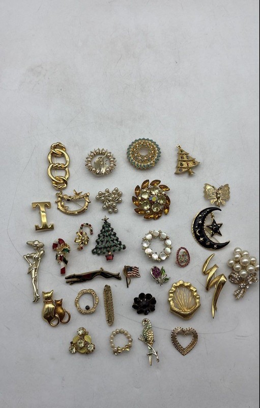 Costume Jewelry Gold Tone Moon Star Cat Heart Bird Pin Brooches Lot 0.7Lb