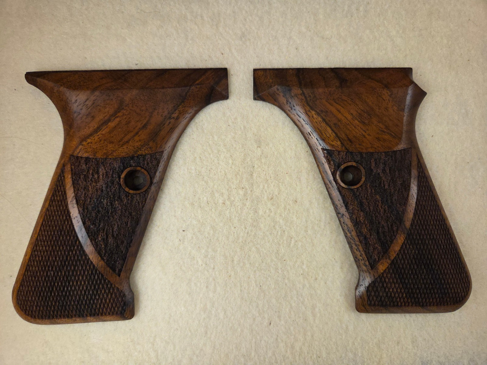 HK P7 PSP Walnut Chkd/Txtrd Pistol Grips FOR FLUSH MAG RELEASE ONLY! NO LOGO U1