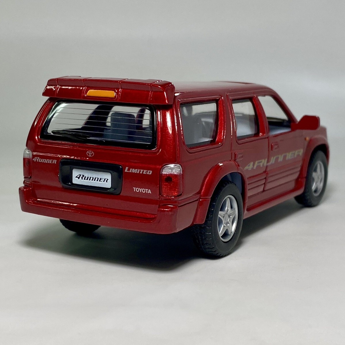Kinsmart Toyota 4Runner Red 1:36 Scale Diecast SUV RARE Kinsmart Toyota 4Runner Red 1:36 Scale Diecast SUV RARE