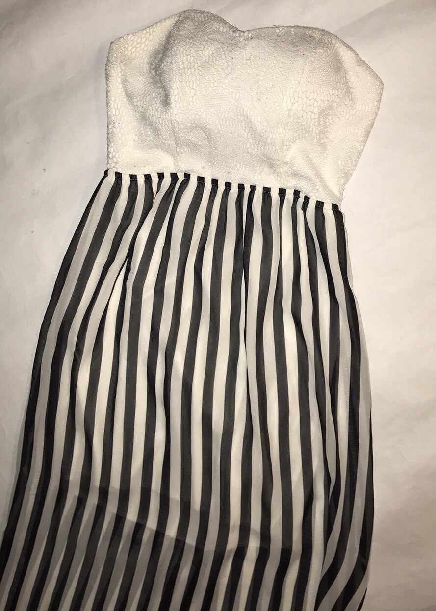 Strapless Maxi Dress With Black And White Stripes-image