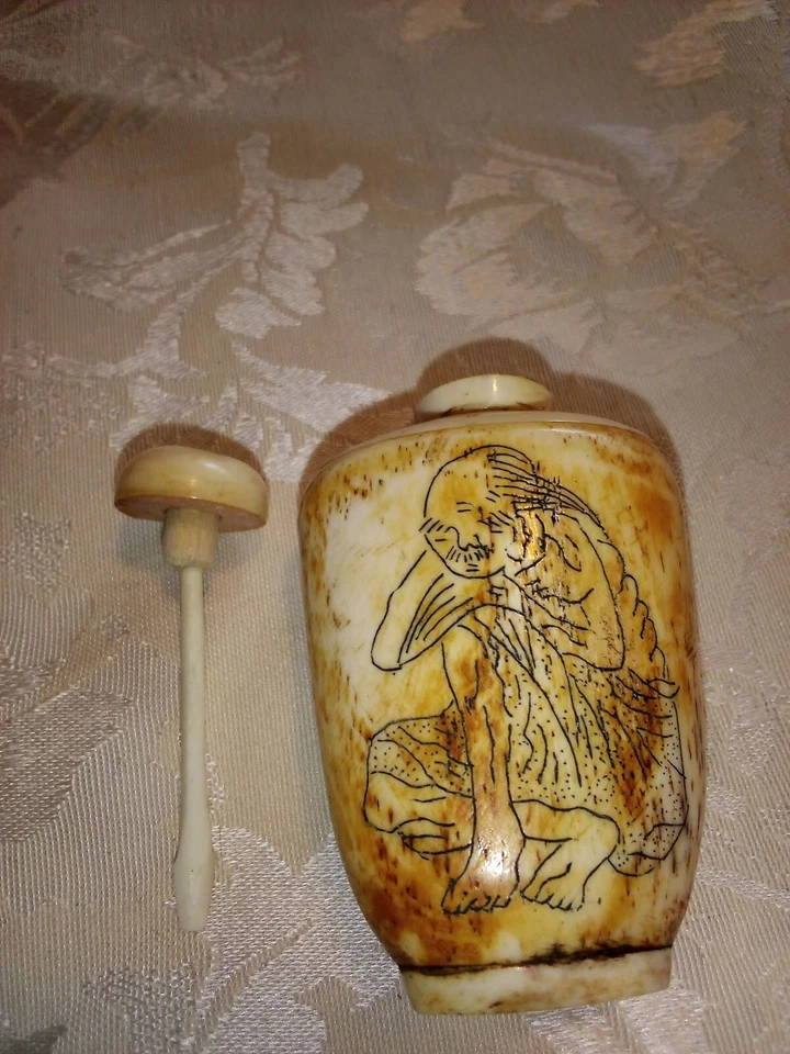 Botella de tabaco china de hueso vintage Foto 2 de 2