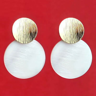 klassische minimalistische Ohrringe rund Perlmutt weiß rund gold Sommer Party