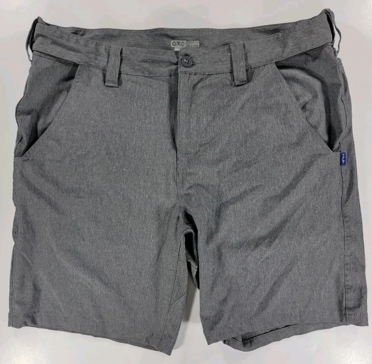 Huk Performance Fishing Shorts Mens XL Gray Vented Stretch Waist Band 9" Inseam