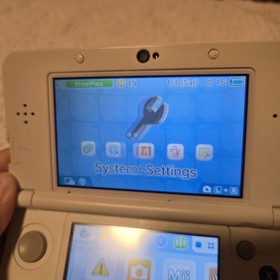 Nintendo New 3DS Super Mario Edition Handheld System - White TESTED No Stylus 