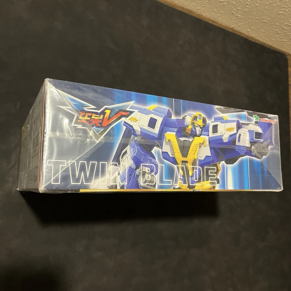 TOBOT V TWIN BLADE Blue Helicopter Transforming Robot Car for Gigant Saver 2020 - Image 4 of 4