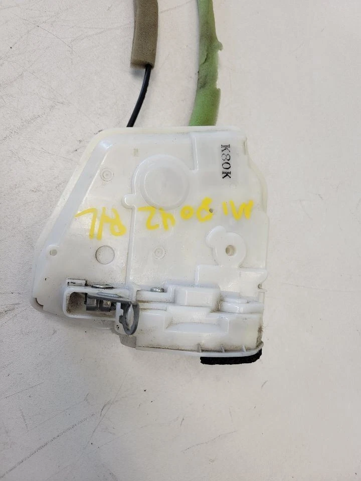 Actuador de cerradura de puerta trasera izquierda Mazda CX-5 2013 2014 2015 2016 FABRICANTE ORIGINAL KFY9-73-310 Foto 2 de 4