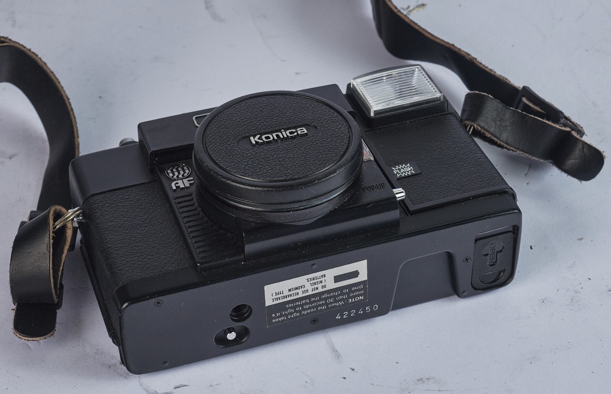 【ジャンク】 KONICA C35AF/EF YASHICA AUTOFocus Rare Konica C35 EF and Yashica Autofocus Motor D Film