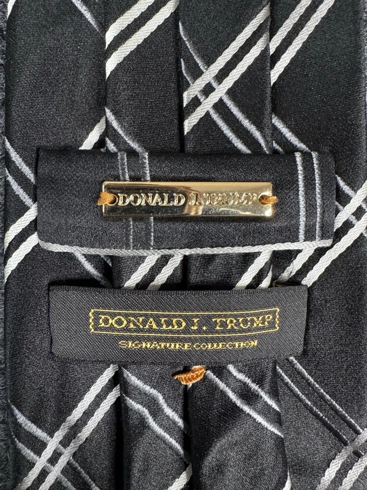Галстук шелковый DONALD TRUMP Signature Collection в полоску черный/серый - Изображение 2 из 4