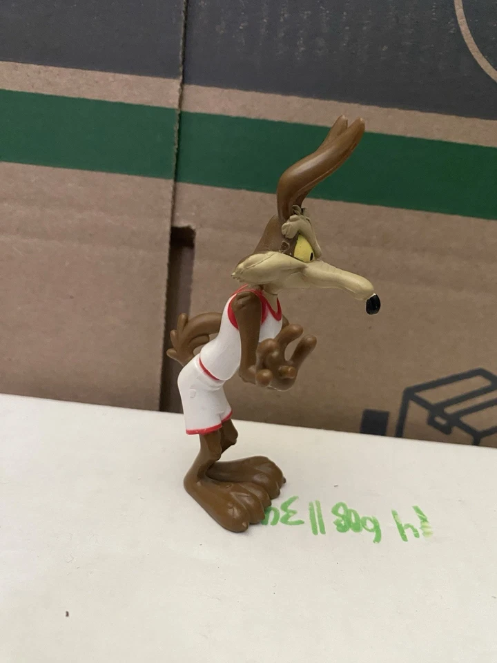 Figura de 4" Space Jam WILE E COYOTE Playmates 1996 Tune Squad LOONEY TUNES Foto 4 de 4