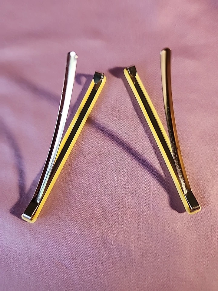 Juego de 2 pasadores GOODY Stay Tight de 3 pulgadas de colección en amarillo vivo. Foto 3 de 4