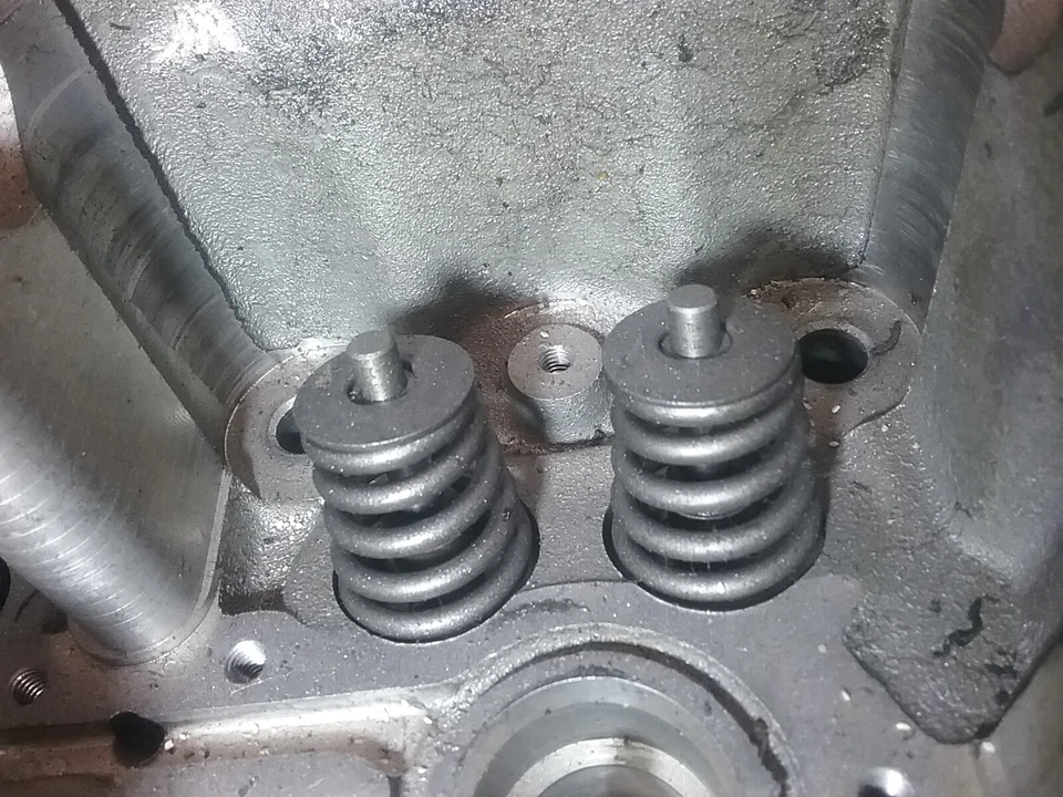 Левосторонняя головка блока цилиндров 2000-2002 Porsche Boxster 986 996.104.671.0R 2,7 л  - Изображение 3 из 4