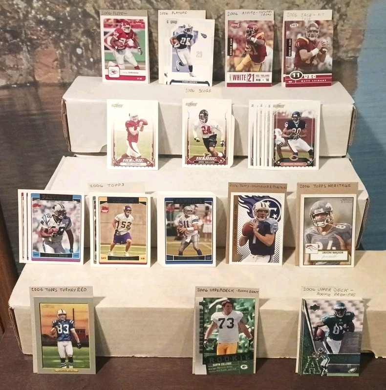 VARIOUS BRANDS OF 2006 FOOTBALL CARDS (INCOMPLETE SETS) MORE 40  CARDS