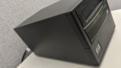 Quantum SDLT600 External Tape Drive Ethernet Port CAT6 SDLT 600 - Afbeelding 6 van 10