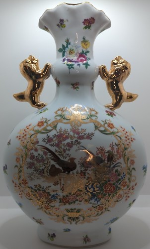 14" CHINESE PORCELAIN WHITE AND GOLD VASE WITH LION HANDLES AND PEACOCKS DESIGN