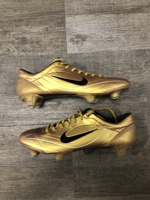 gold r9 boots