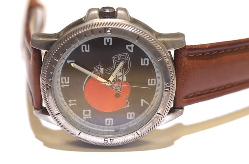 NFL Cleveland Brown Helmet Logo mens watch 53.0g