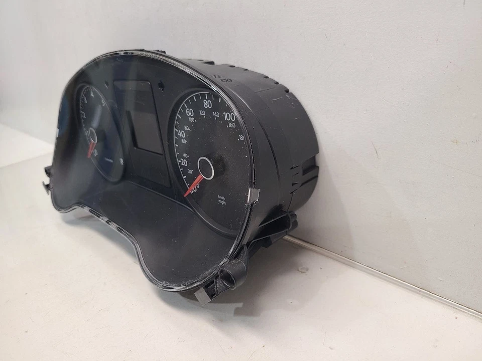 Volkswagen Jetta 2014 (sedán/2,0 L/MT) velocímetro panel *173 k*  Foto 4 de 4