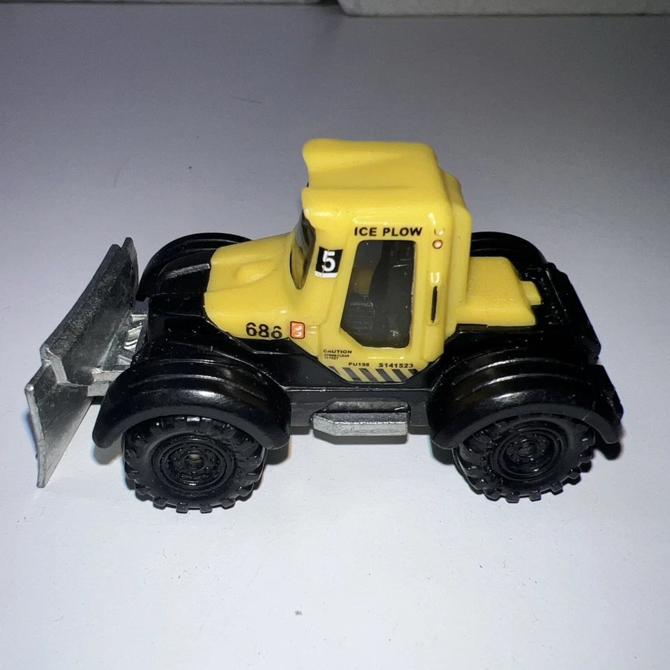 2005 Matchbox Yellow Snow Tractor "Plowverizer" Snow Plow  - Image 2 of 4