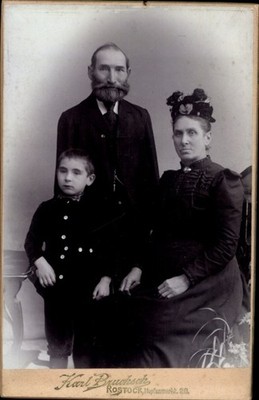 Kabinett-Foto Familienportrait, Mann, Frau, Junge, Fotograf Karl... - 11435831