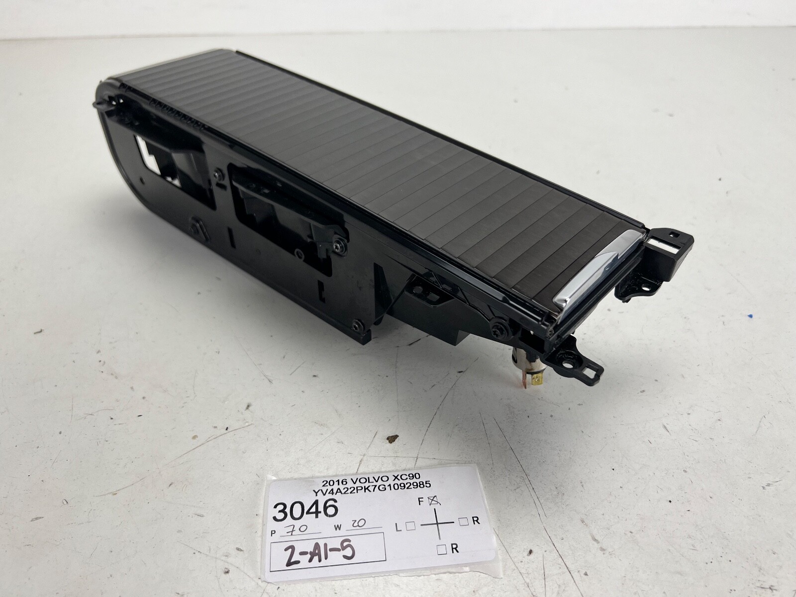 20162021 VOLVO XC90 CENTER CONSOLE CUP HOLDERS OEM eBay