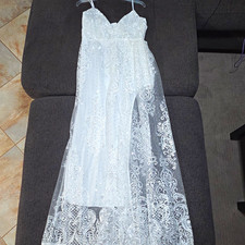 White Sleeveless V-Neck Lace Beaded A-Line Full-Length Tulle Wedding Dress