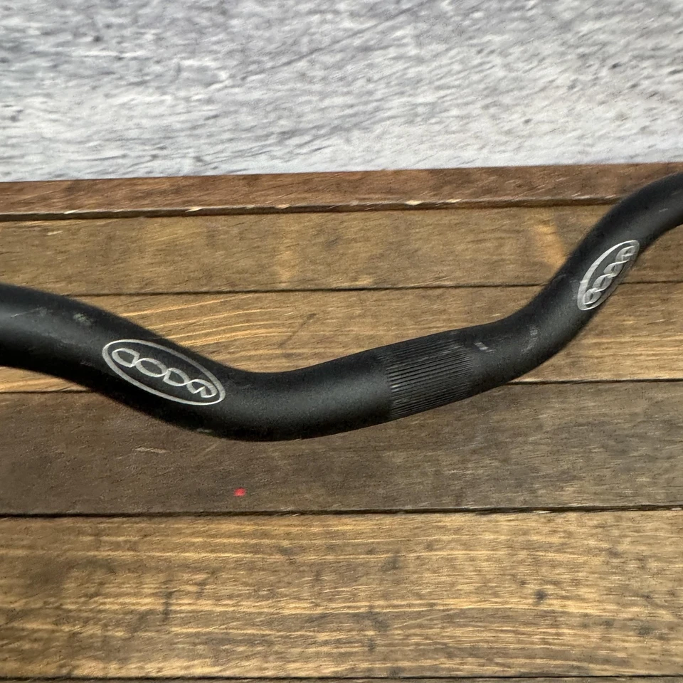 Manillar MTB Coda Riser vintage 610 mm 25,4 abrazadera negro 6061 Cannodale años 90 00 Foto 2 de 4