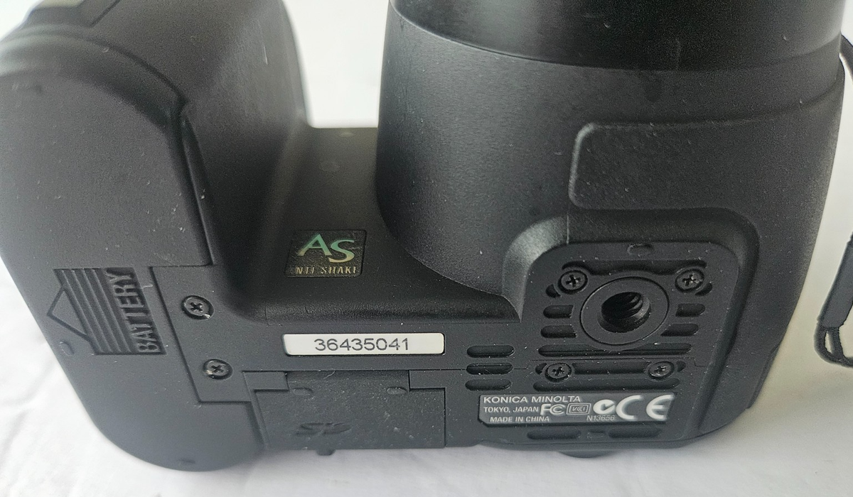 Konica Minolta DiMAGE Z3 4.0MP Black Digital Camera w/ SD Card