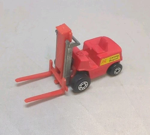 Matchbox Lesney Superfast No15 FORKLIFT TRUCK in " RED with LONG RED FORKS "