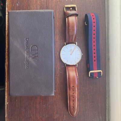 Men s Daniel Wellington Rose Gold Watch, Extra Strap Included, Great Condition