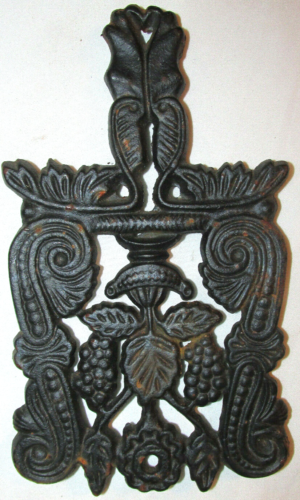 Olde Country Cast Iron Trivet Pot Holder Footed Black Grape Arbor Retro Kitchen - Picture 1 of 5