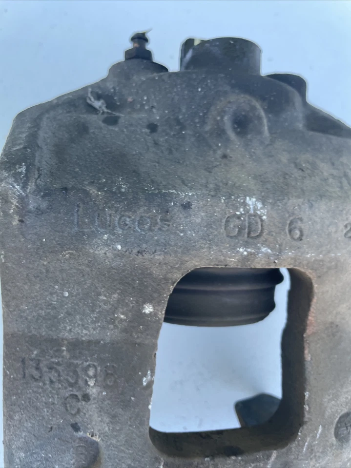 Pinza de freno del lado del pasajero delantero derecho Buick Rendezvous 2002-2007 OEM 201066 Foto 2 de 4