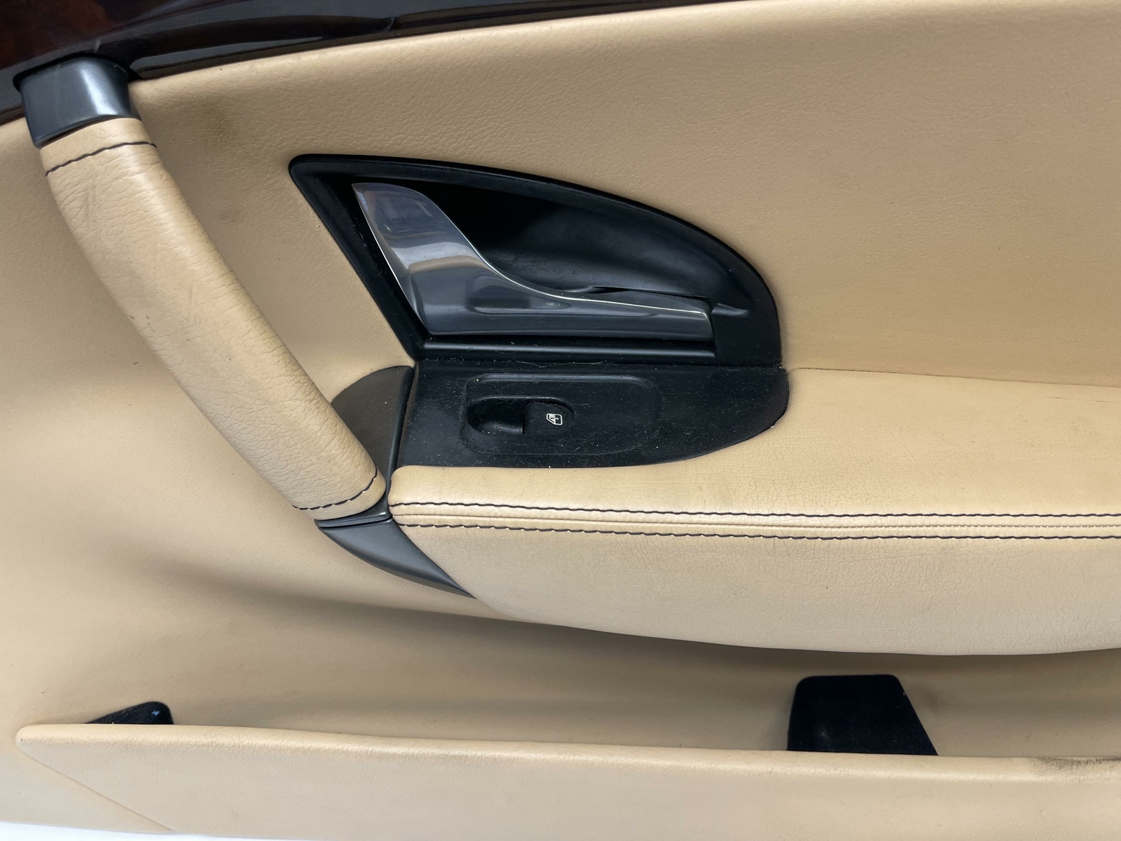 2008-2010 MASERATI GRAN TURISMO PASSENGER SIDE INTERIOR DOOR PANEL TRIM TAN OEM