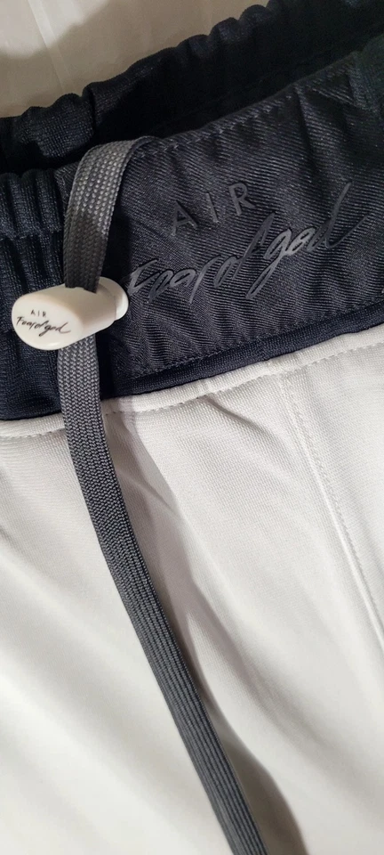 Pantalones Cortos Reversibles Fear of God x Nike Summit Blanco Foto 2 de 4