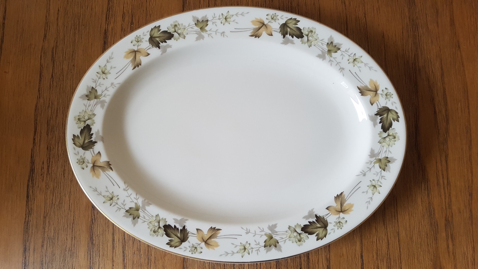 Elegant Royal Doulton 'Larchmont' china Dinner, Supper & Tea set great