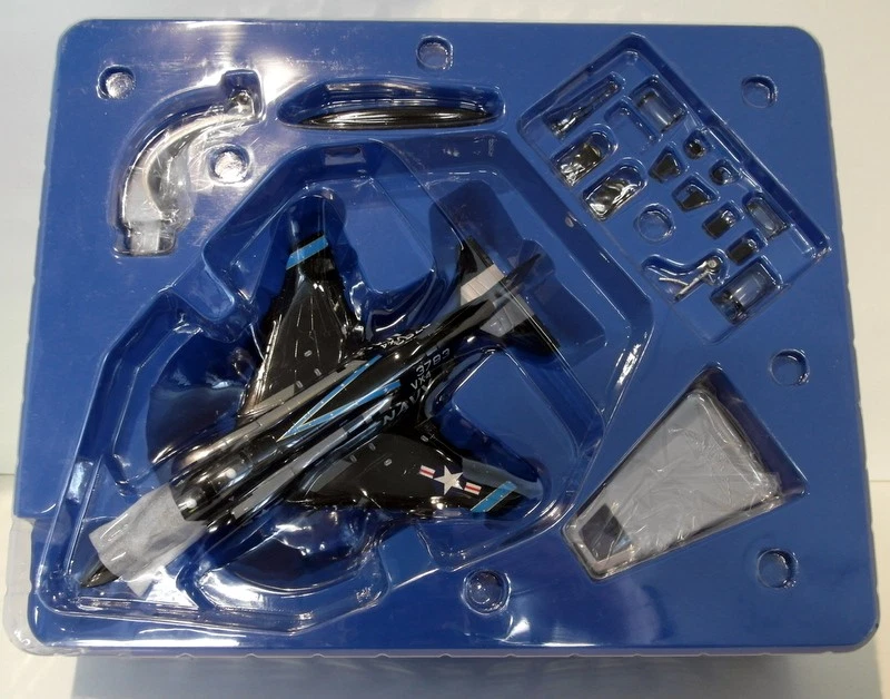 Corgi 1/72 AA33205 McDonnell F-4J Phantom VX-4 Sqn Black Bunny - Image 4 of 4