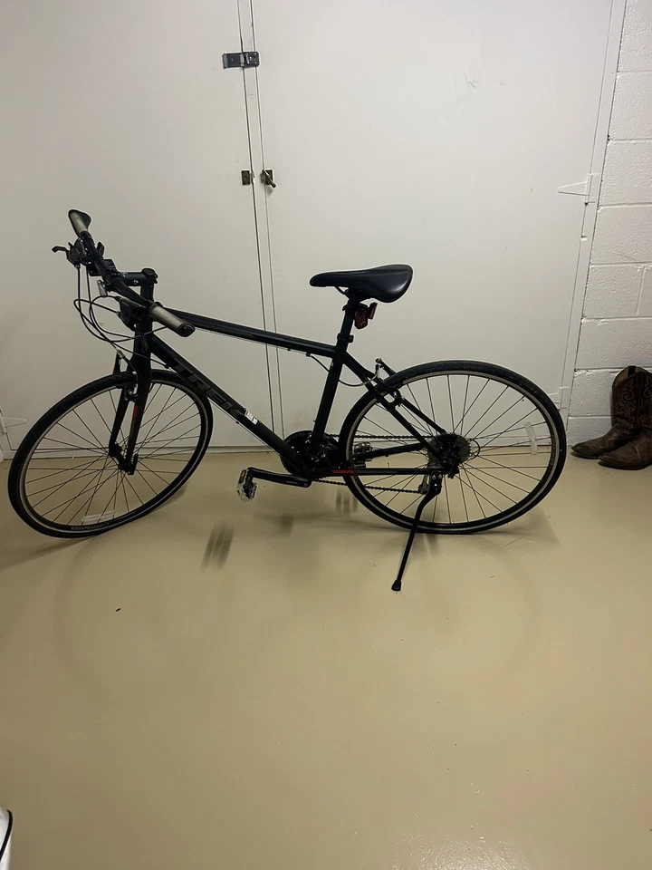 bike-Carbon Fiber- neighborhood/city/long distance- TREK  - Image 2 of 4