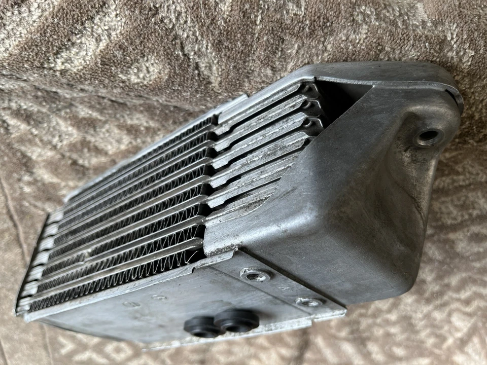 Enfriador de aceite VW Bus tipo 4 Porsche 914 fabricante original alemán limpio probado a presión Foto 2 de 4