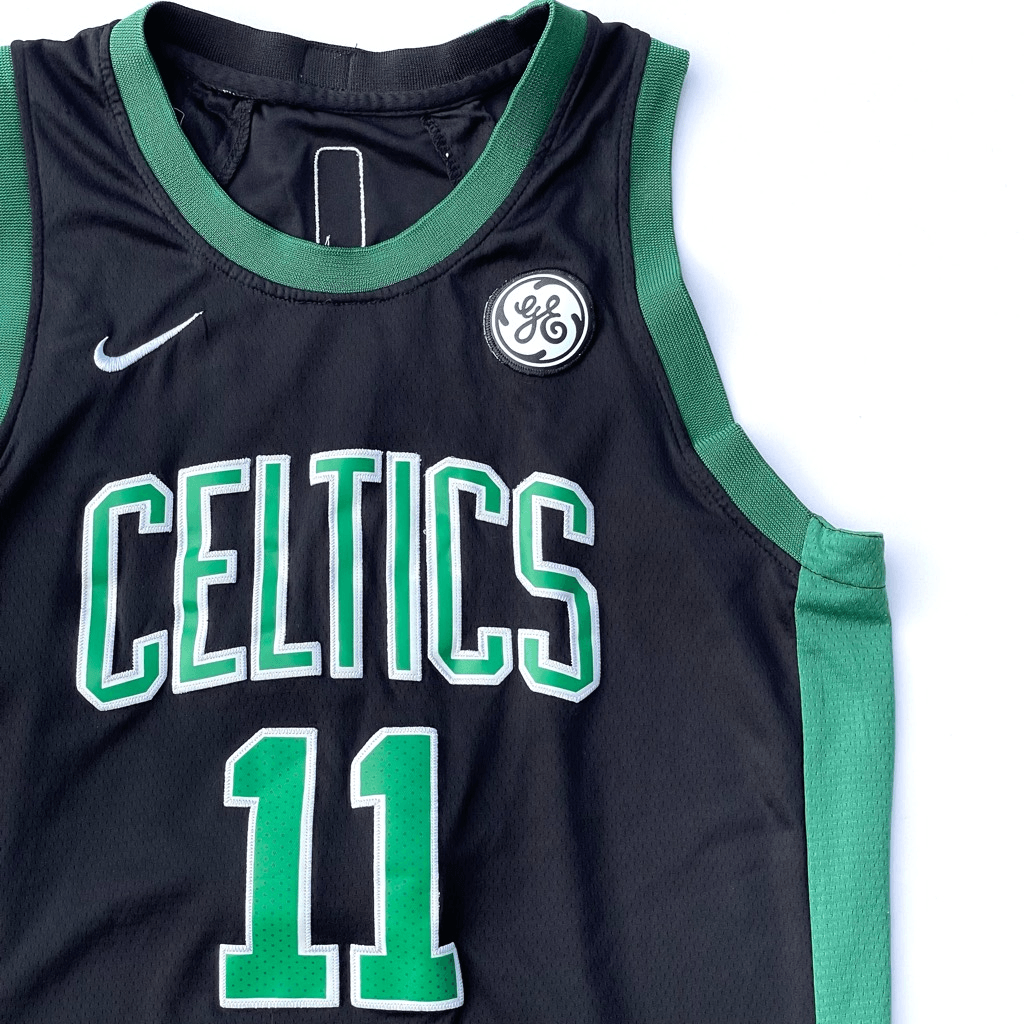 Nike BOSTON CELTICS Jersey Youth XL (Mens - S) Black Alternate KYRIE IRVING #11