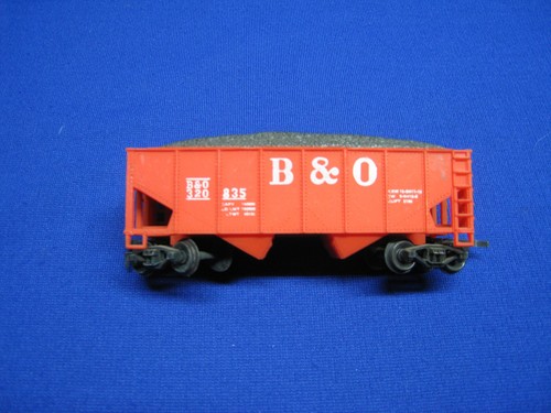 HO Scale Lifelike Baltimore & Ohio Hopper - Freight Train - Picture 2 of 4