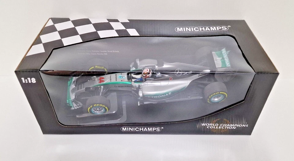 MINICHAMPS 1:18 Model Car Mercedes AMG W06 Hamilton World Champion F1 2015 - Image 2 of 4